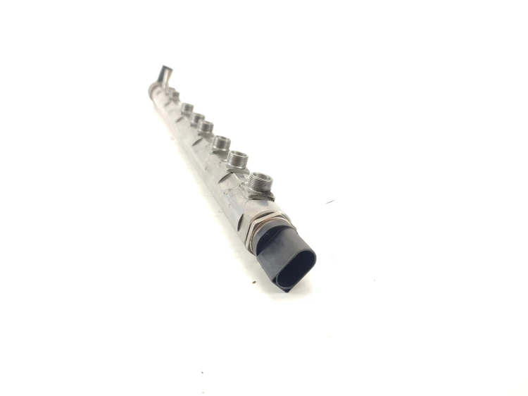 LISTWA WTRYSKOWA BMW 6 F13 (2010-2014) 3.0 D 313KM 0445216031
