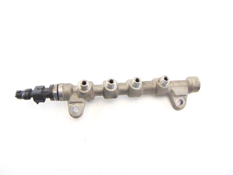 LISTWA WTRYSKOWA ALFA ROMEO GIULIETTA 55215208