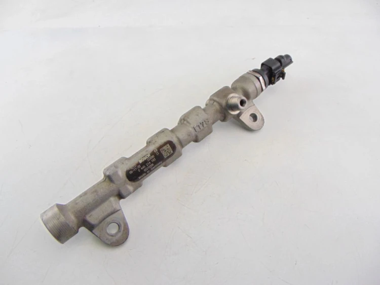 LISTWA WTRYSKOWA ALFA ROMEO GIULIETTA 55215208