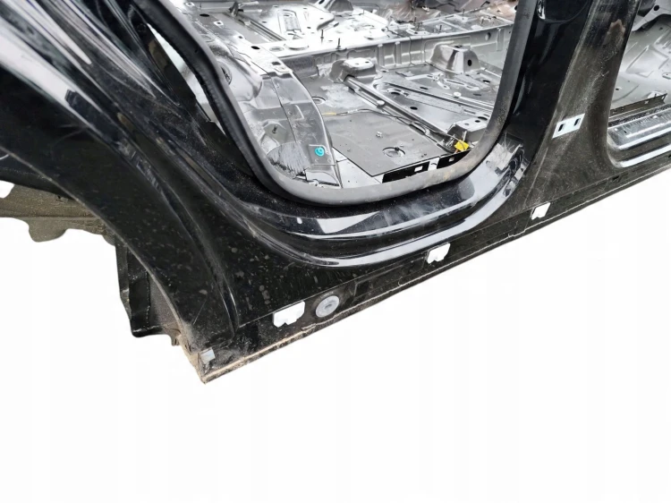 PRÓG PRAWY SŁUPEK ŚRODKOWY MERCEDES EQA H243 LIFT (2024-) 250+ 190KM