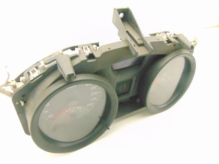 LICZNIK RENAULT MEGANE II (2002-2005) 1.5 DCI 8200306535