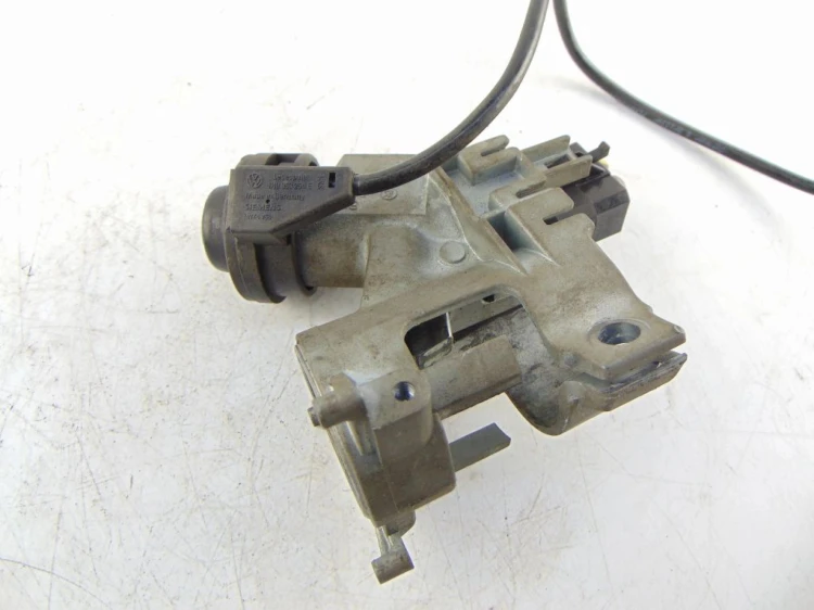 STACYJKA VOLKSWAGEN GOLF III 1.6 357905851D