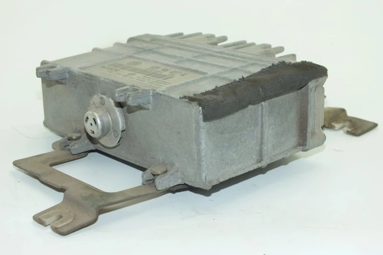 KOMPUTER STEROWNIK SILNIKA VOLKSWAGEN LUPO 030906027AL