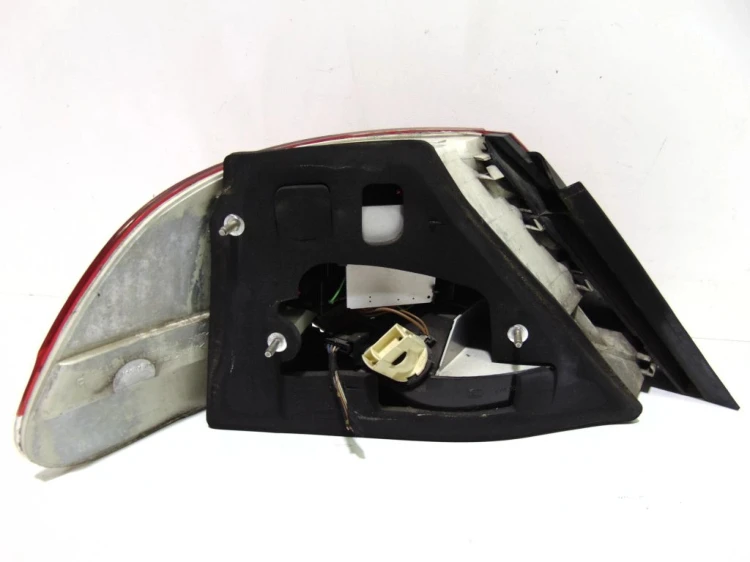 LAMPA PRAWY TYŁ BMW E65 (2001-2005)