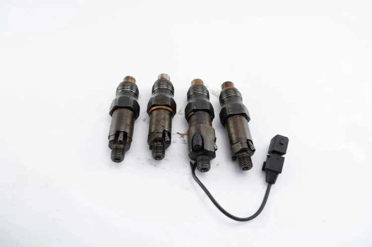 WTRYSKIWACZE VOLVO V40 I (1995-2004) LCR67354010