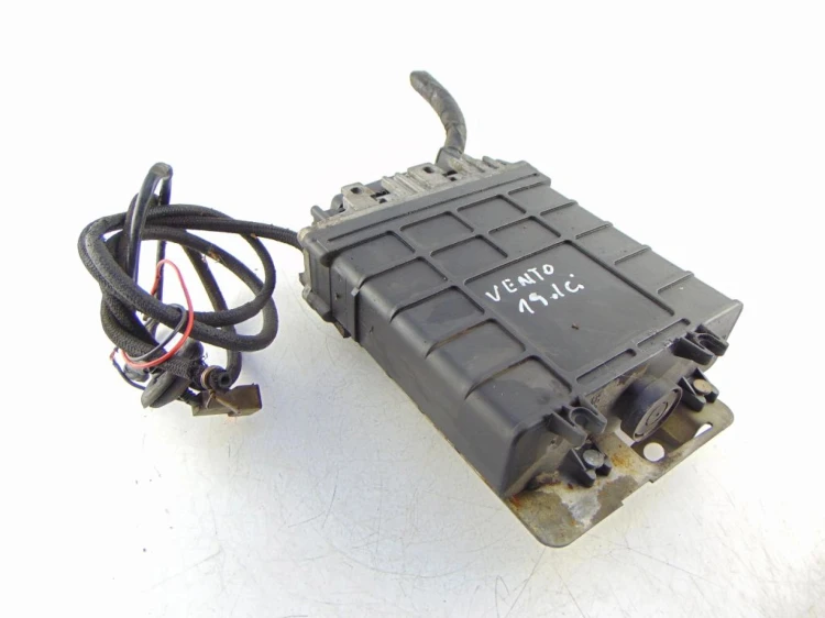 KOMPUTER STEROWNIK SILNIKA VOLKSWAGEN VENTO 0281001308