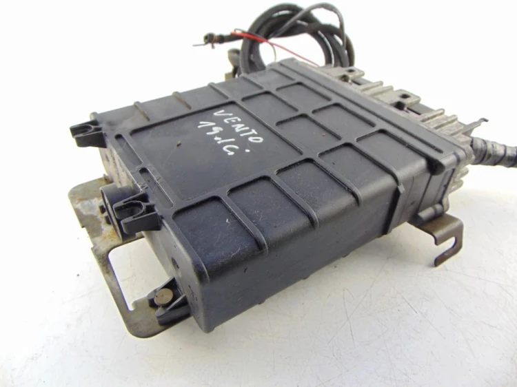 KOMPUTER STEROWNIK SILNIKA VOLKSWAGEN VENTO 0281001308