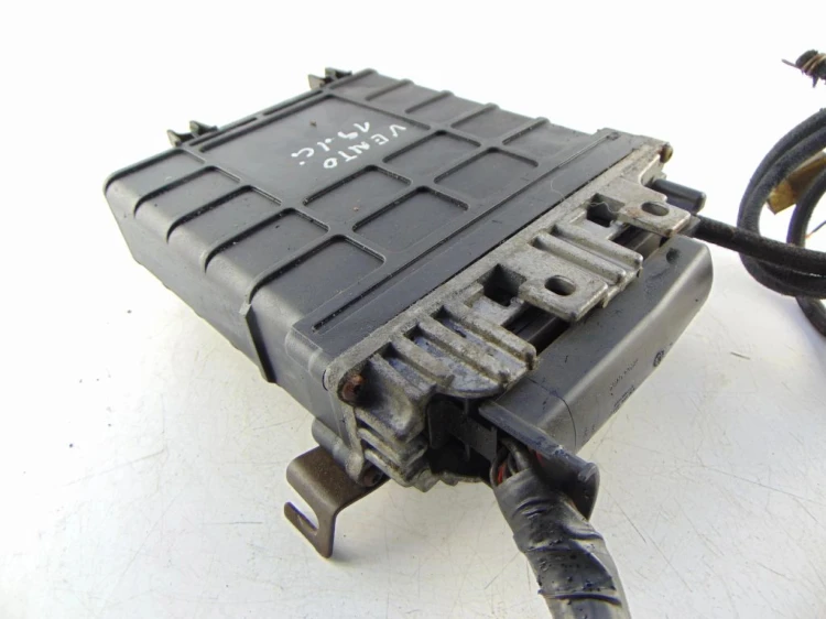 KOMPUTER STEROWNIK SILNIKA VOLKSWAGEN VENTO 0281001308