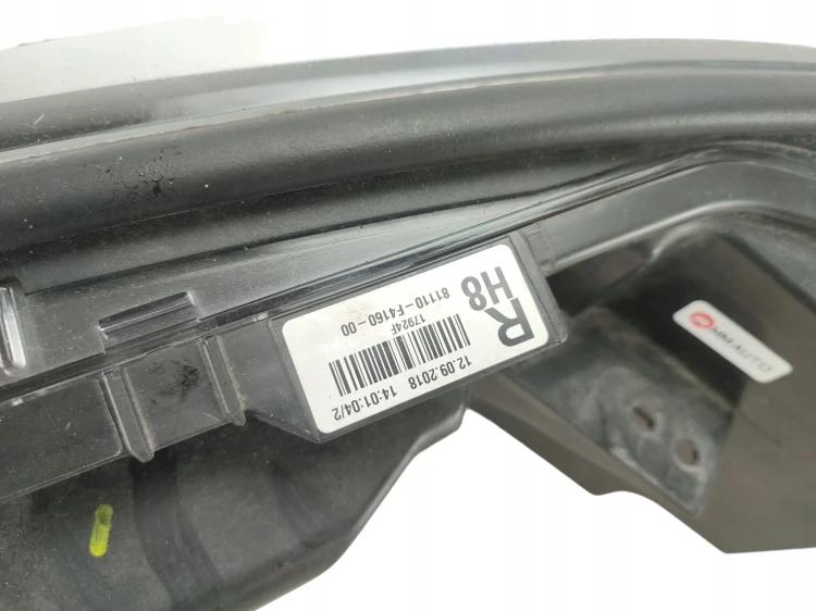 LAMPA PRAWY PRZÓD TOYOTA C-HR (2016-2019) 1.8 HYBRID 122KM 81110-F4160-00
