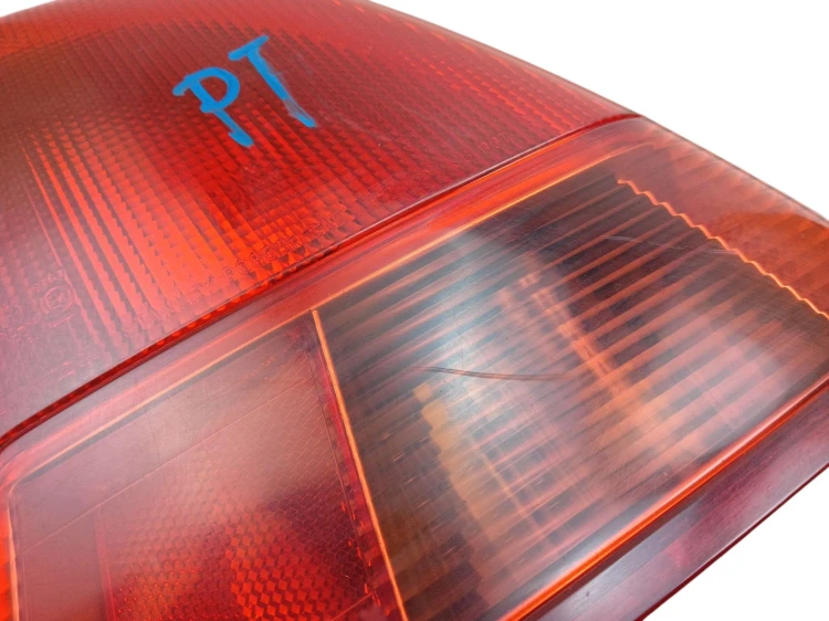 LAMPA PRAWY TYŁ HONDA CIVIC VII (2001-2004) 1.4 90KM