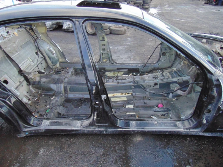 PRÓG PRAWY SŁUPEK ŚRODKOWY MASERATI QUATTROPORTE V (2004-2012)