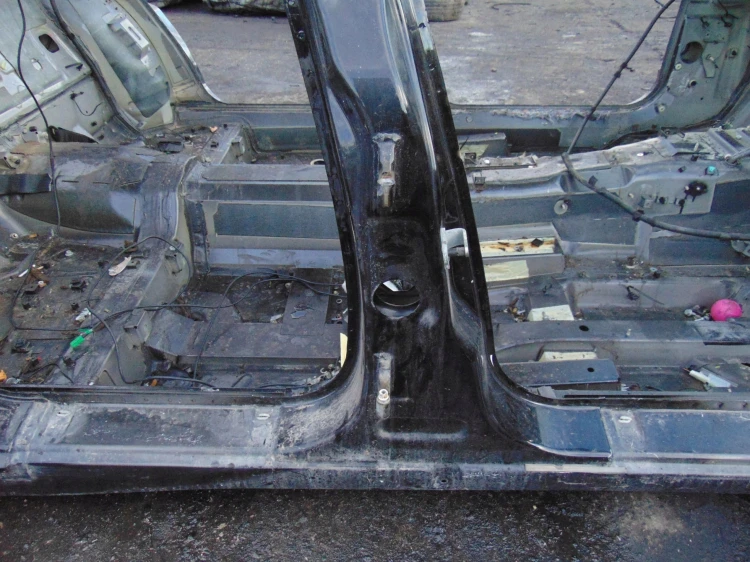 PRÓG PRAWY SŁUPEK ŚRODKOWY MASERATI QUATTROPORTE V (2004-2012)