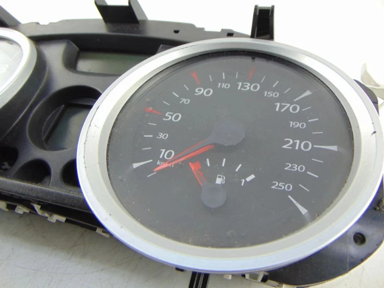 LICZNIK RENAULT MEGANE II LIFT (2005-2008) 2.0 DCI 8200408798 F