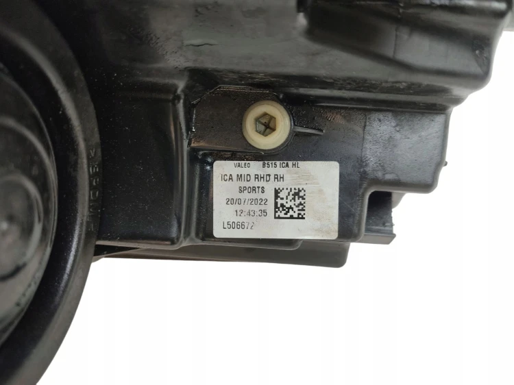 LAMPA PRAWY PRZÓD FORD ECOSPORT II LIFT (2017-2022) 1.0 EcoBoost 125KM MN15