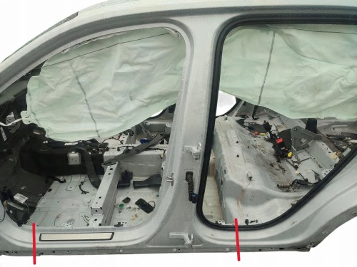 PRÓG LEWY SŁUPEK ŚRODKOWY VOLVO XC40 (2017-2022) 1.5 T3 163KM