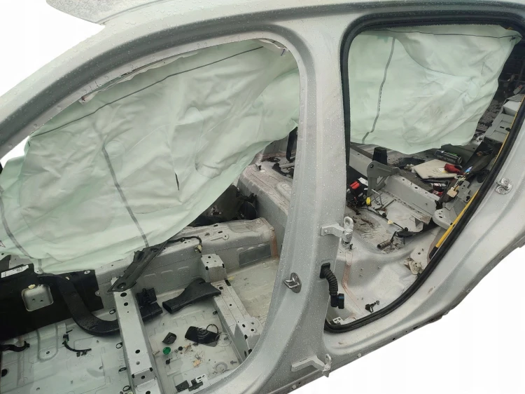 PRÓG LEWY SŁUPEK ŚRODKOWY VOLVO XC40 (2017-2022) 1.5 T3 163KM