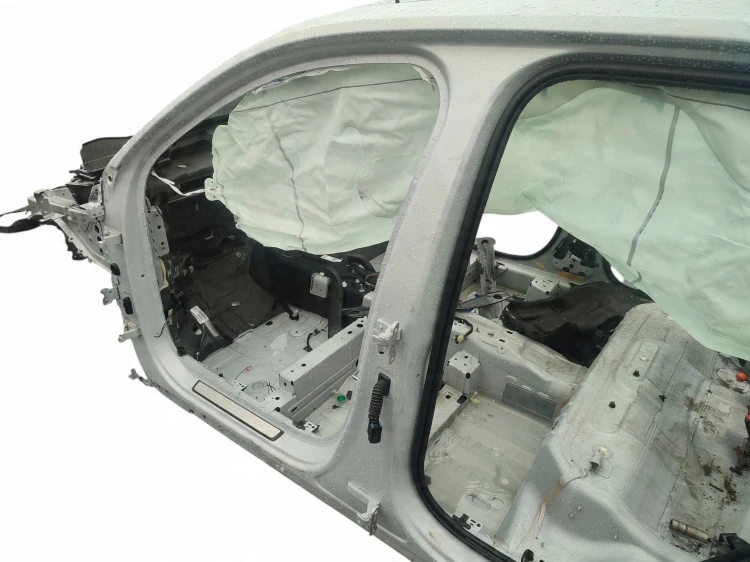 PRÓG LEWY SŁUPEK ŚRODKOWY VOLVO XC40 (2017-2022) 1.5 T3 163KM