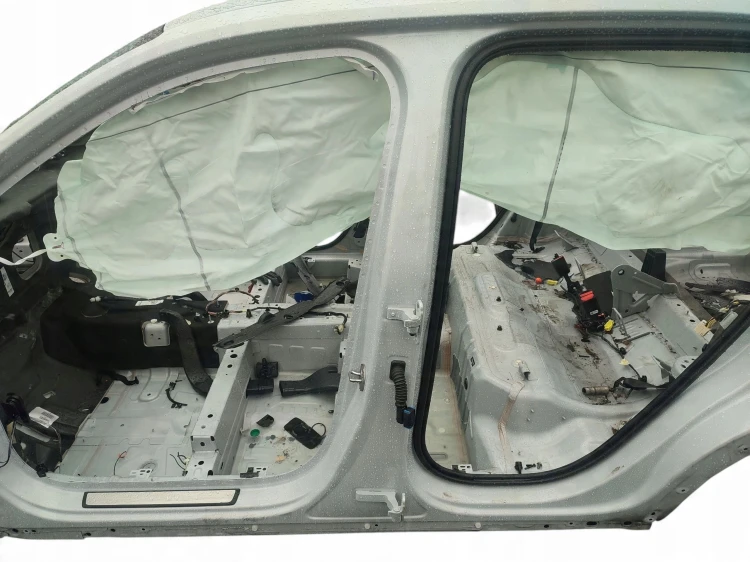 PRÓG LEWY SŁUPEK ŚRODKOWY VOLVO XC40 (2017-2022) 1.5 T3 163KM