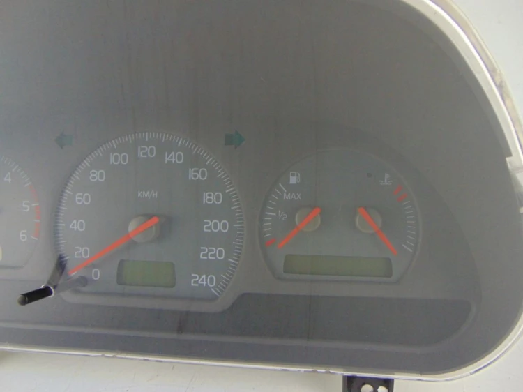 LICZNIK VOLVO V40 I (1995-2004) 30889706/D