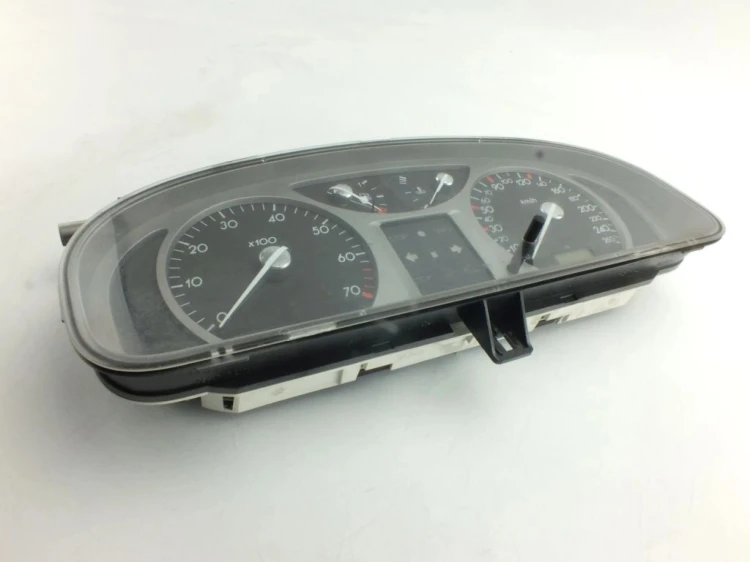 LICZNIK RENAULT LAGUNA II (2001-2005) 2.0 IDE 8200170303