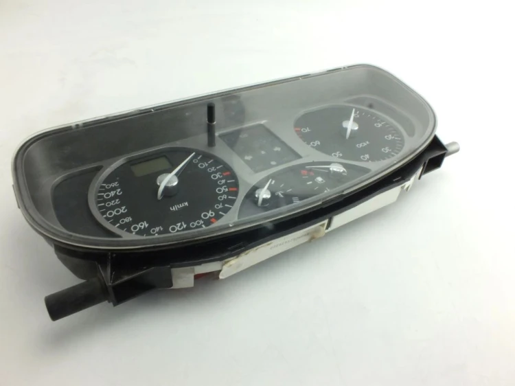 LICZNIK RENAULT LAGUNA II (2001-2005) 2.0 IDE 8200170303