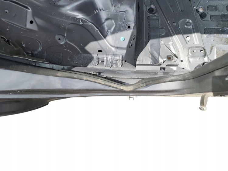PRÓG PRAWY SŁUPEK ŚRODKOWY MERCEDES A W177 (2018-2022) 1.3 CGI 136KM