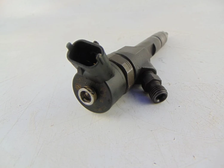 WTRYSKIWACZ RENAULT MEGANE III (2008-2013) 1.9 DCI 0445110328 BOSCH
