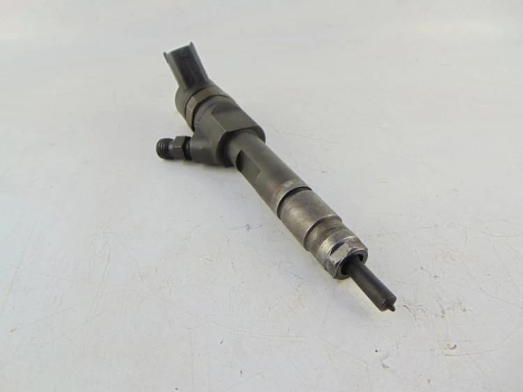 WTRYSKIWACZ RENAULT MEGANE III (2008-2013) 1.9 DCI 0445110328 BOSCH