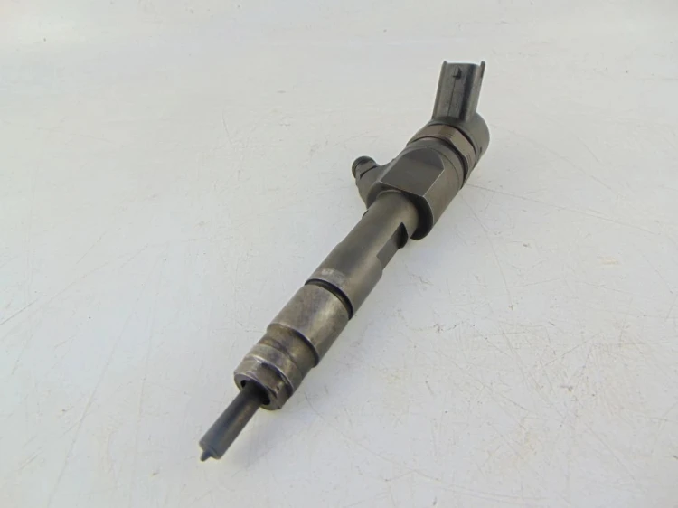 WTRYSKIWACZ RENAULT MEGANE III (2008-2013) 1.9 DCI 0445110328 BOSCH