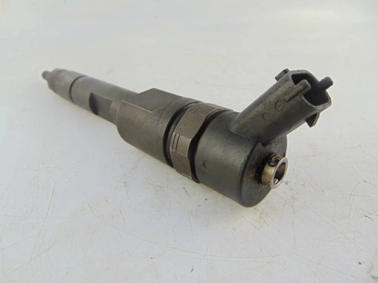 WTRYSKIWACZ RENAULT MEGANE III (2008-2013) 1.9 DCI 0445110328 BOSCH