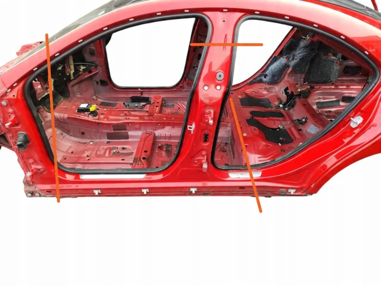 PRÓG LEWY SŁUPEK ŚRODKOWY MERCEDES CLA W117 (2015-2017) 1.6 CGI 122KM