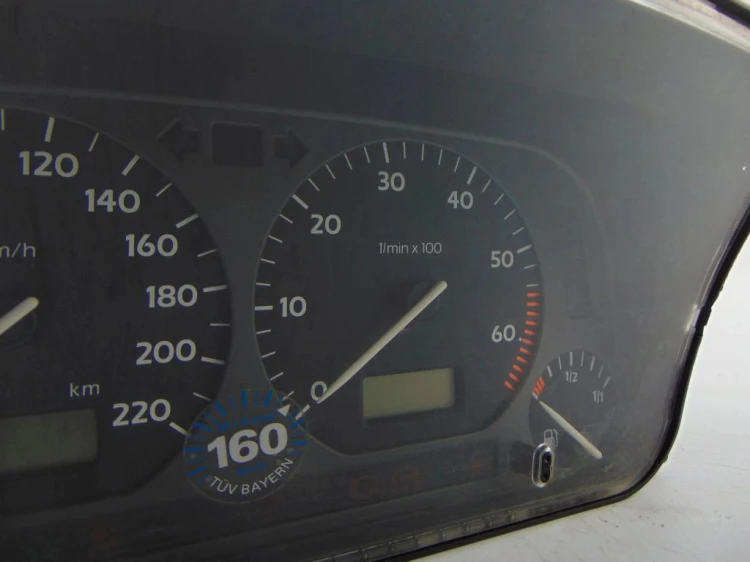 LICZNIK VOLKSWAGEN GOLF III 1.6 1H0919864