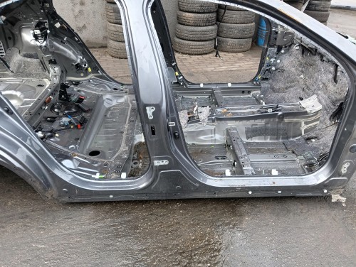 PRÓG PRAWY SŁUPEK ŚRODKOWY LEXUS UX 250h (2018-2022) 2.0 HYBRID 184KM