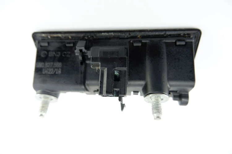 PRZYCISK KLAPY BAGAŻNIKA VOLKSWAGEN GOLF VI 1.6 TDI 03L906088CC