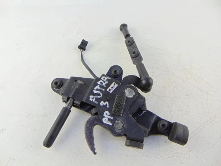ZAMEK DACHU PRAWY OPEL ASTRA H (2006-2014) 1.6 16V 133019602