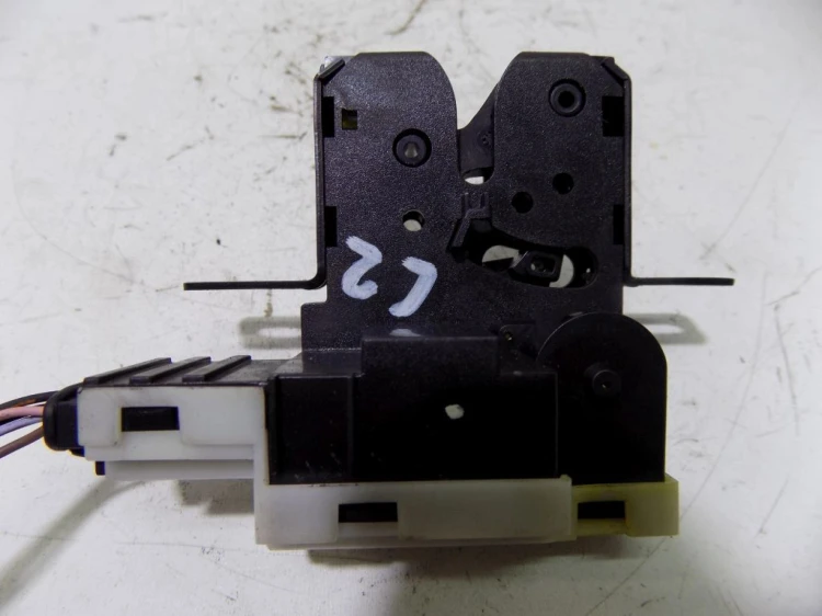 ZAMEK TYLNEJ SZYBY KLAPY RENAULT MEGANE II LIFT (2005-2008)