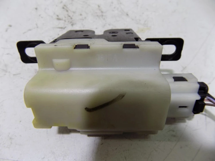 ZAMEK TYLNEJ SZYBY KLAPY RENAULT MEGANE II LIFT (2005-2008)