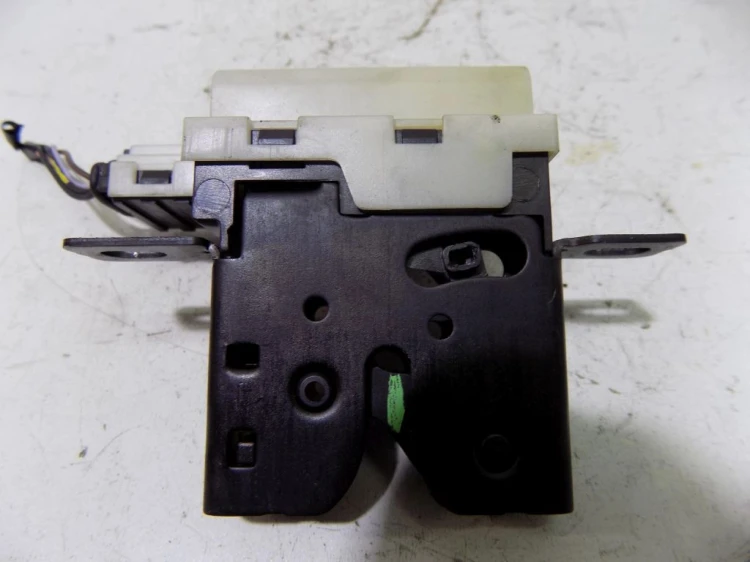 ZAMEK TYLNEJ SZYBY KLAPY RENAULT MEGANE II LIFT (2005-2008)
