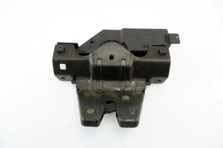 ZAMEK KLAPY BAGAŻNIKA BMW E46 8196401
