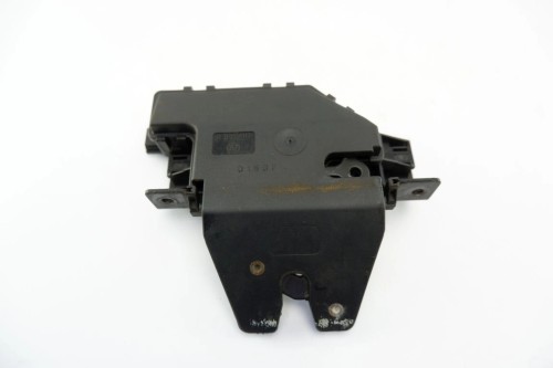 ZAMEK KLAPY BAGAŻNIKA BMW E46 8196401