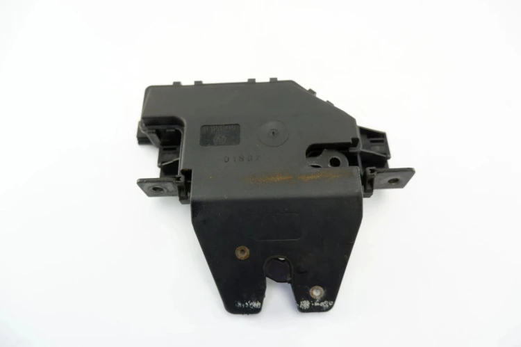 ZAMEK KLAPY BAGAŻNIKA BMW E46 8196401