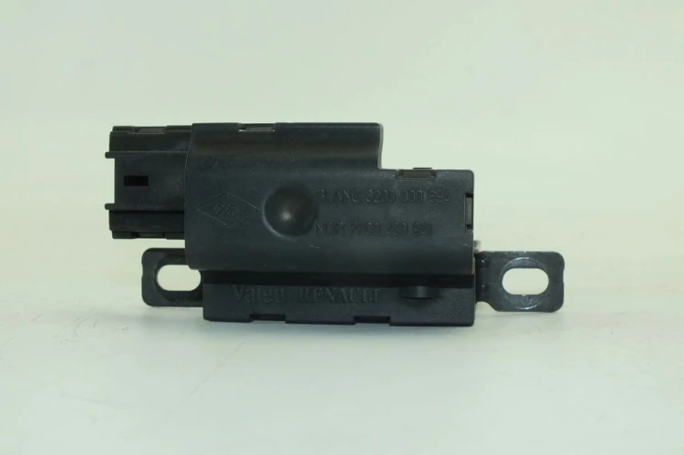 ZAMEK KLAPY BAGAŻNIKA RENAULT SCENIC I LIFT (1999-2003) 8200000894