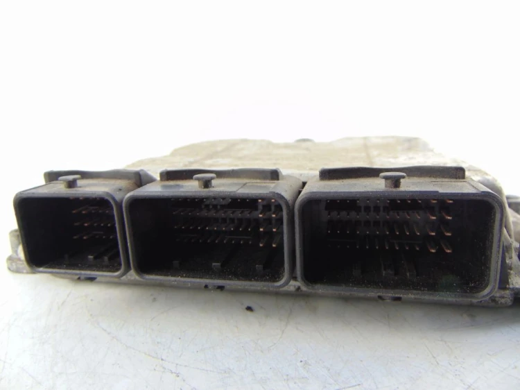 KOMPUTER STEROWNIK SILNIKA RENAULT LAGUNA II (2001-2005) 1.9 DCI 8200153946