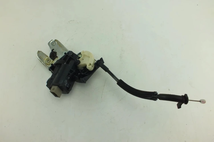 ZAMEK KLAPY BAGAŻNIKA AUDI A6 C6 2.0 TDI 4F5327505
