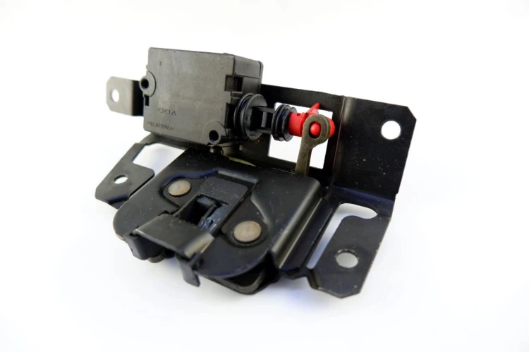 ZAMEK KLAPY BAGAŻNIKA BMW E46 7026192