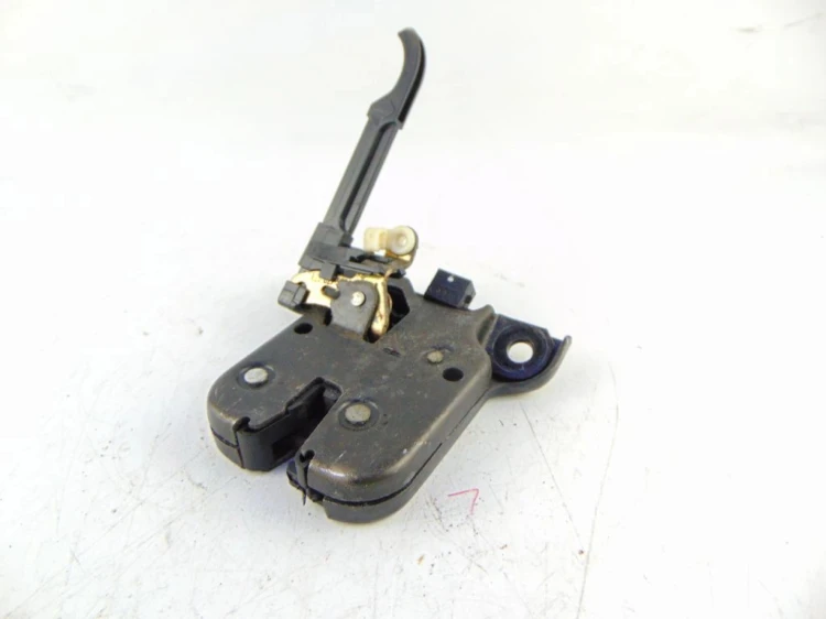 ZAMEK KLAPY BAGAŻNIKA AUDI A3 8P LIFT (2008-2013) 2.0 TDI 8L0827505