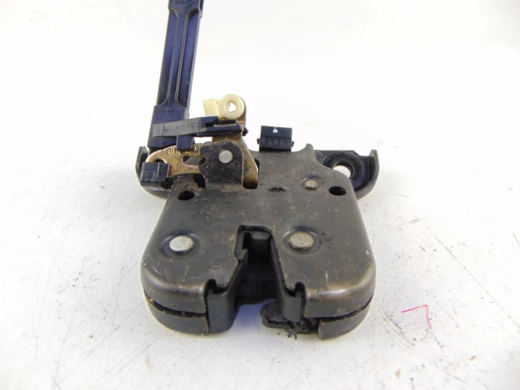 ZAMEK KLAPY BAGAŻNIKA AUDI A3 8P LIFT (2008-2013) 2.0 TDI 8L0827505