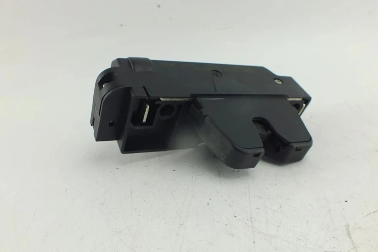 ZAMEK KLAPY BAGAŻNIKA CITROEN C5 II (2004-2008) 2.0 HDI 9652483180