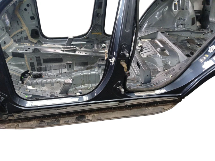 PRÓG LEWY SŁUPEK ŚRODKOWY MERCEDES ML W166 (2011-2015) 2.2 BlueTEC 204KM