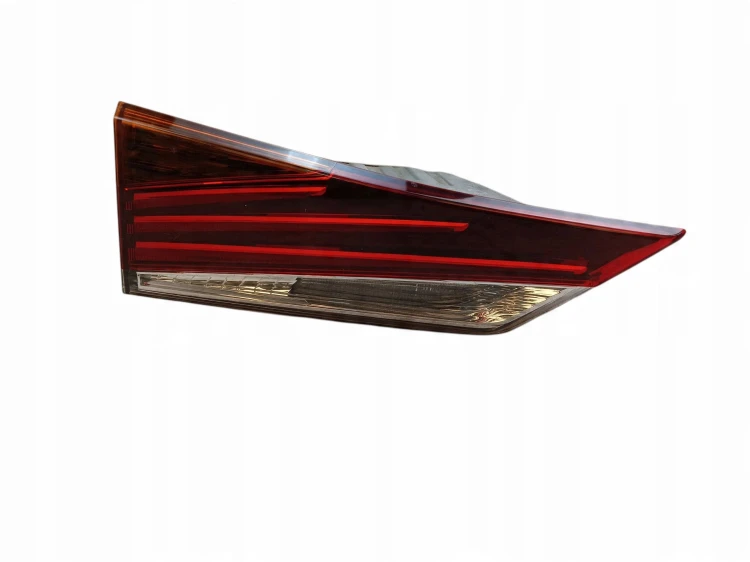 LAMPA LEWY TYŁ W KLAPE LEXUS IS III 300h LIFT (2016-2020) 2.5 HYBRID 223KM